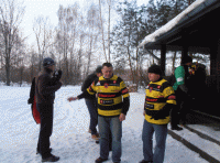 Ogień i rugby na śniegu