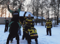 Ogień i rugby na śniegu