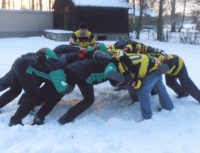 Ogień i rugby na śniegu