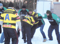 Ogień i rugby na śniegu